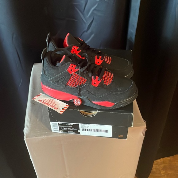 Jordan four retros kids size 13 1/2 black and red - Picture 1 of 9